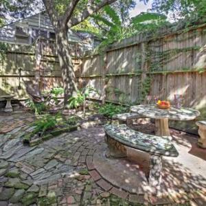 Quaint Houston Hideaway with Yard Less Than 3 Mi to Downtown in Houston