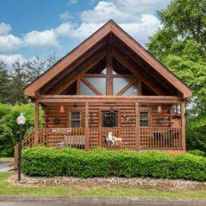 Wild West: Pin Oak Resort Cabin in the Heart of Pigeon Forge Hot Tub and Resort Pool!