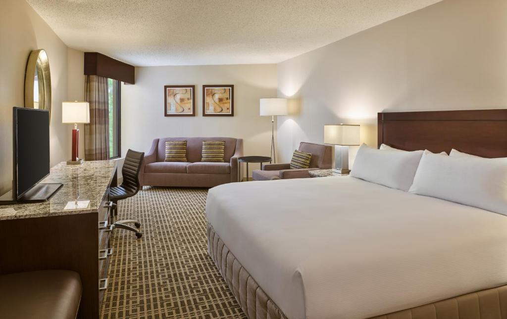 DoubleTree by Hilton Houston Intercontinental Airport - main image
