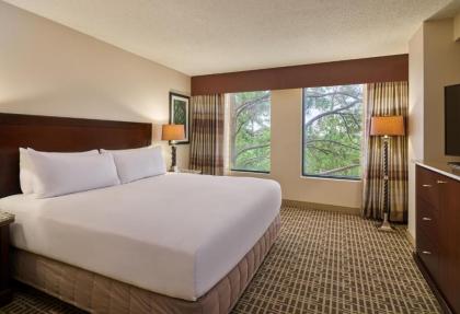 DoubleTree by Hilton Houston Intercontinental Airport - image 10