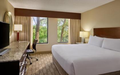 DoubleTree by Hilton Houston Intercontinental Airport - image 19