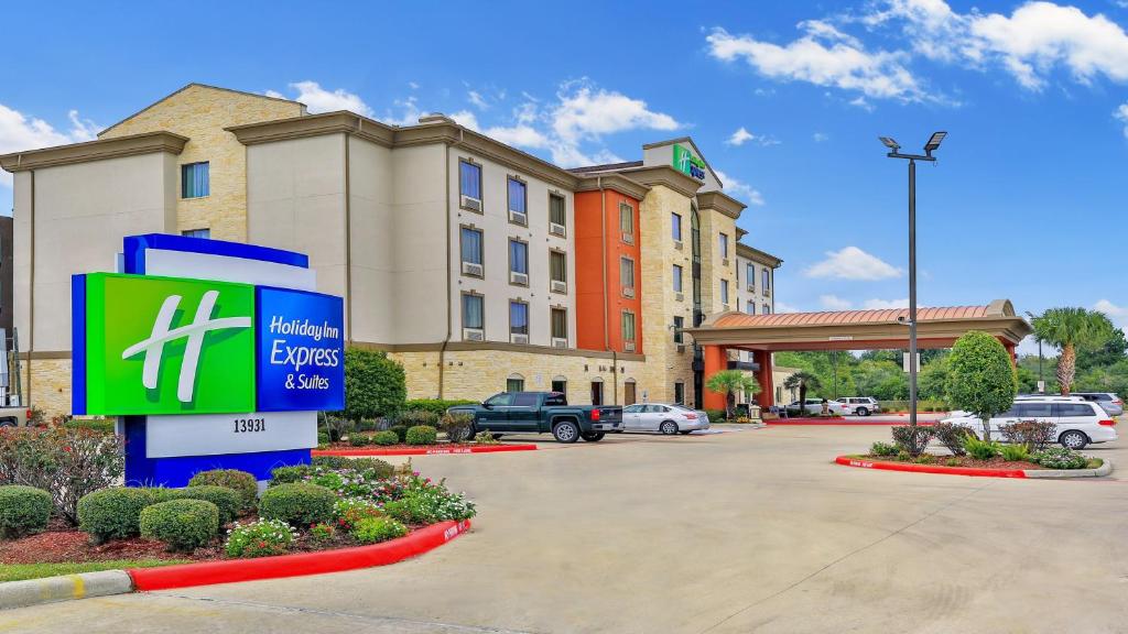 Holiday Inn Express & Suites Houston South - Near Pearland an IHG Hotel - main image