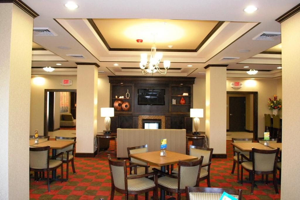 Holiday Inn Express & Suites Houston South - Near Pearland an IHG Hotel - image 2