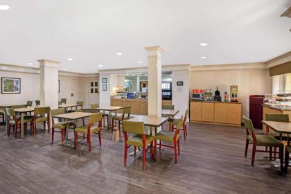 La Quinta Inn by Wyndham Houston Greenway Plaza Medical Area - image 10