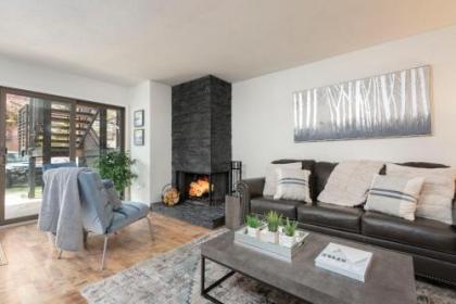New Listing! Beautifully Updated 1 BR in Aspen's Center Aspen Colorado
