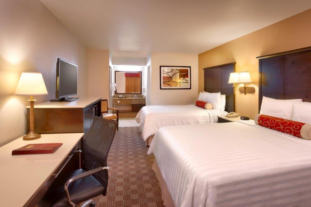 Cortona Inn and Suites Anaheim Resort - image 2