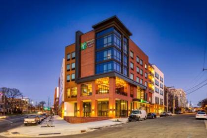 Holiday Inn Express & Suites - Charlotte - South End an IHG Hotel