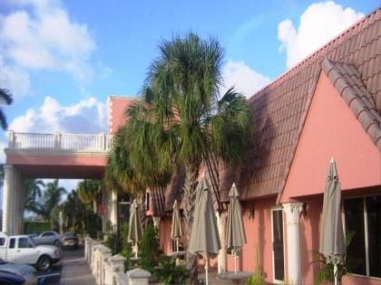 Hotel Roma Golden Glades Resort in North Miami