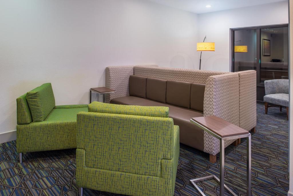 Holiday Inn Express Hotel & Suites Tampa-Anderson Road-Veterans Exp an IHG Hotel - image 5
