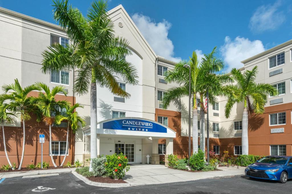 Candlewood Suites Fort Myers/Sanibel Gateway - main image