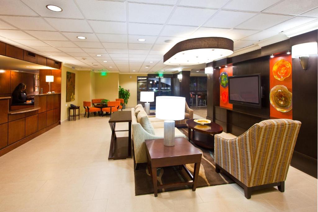 Holiday Inn Express Fort Lauderdale North - Executive Airport an IHG Hotel - image 5