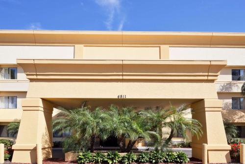 La Quinta by Wyndham Tampa Fairgrounds - Casino - main image