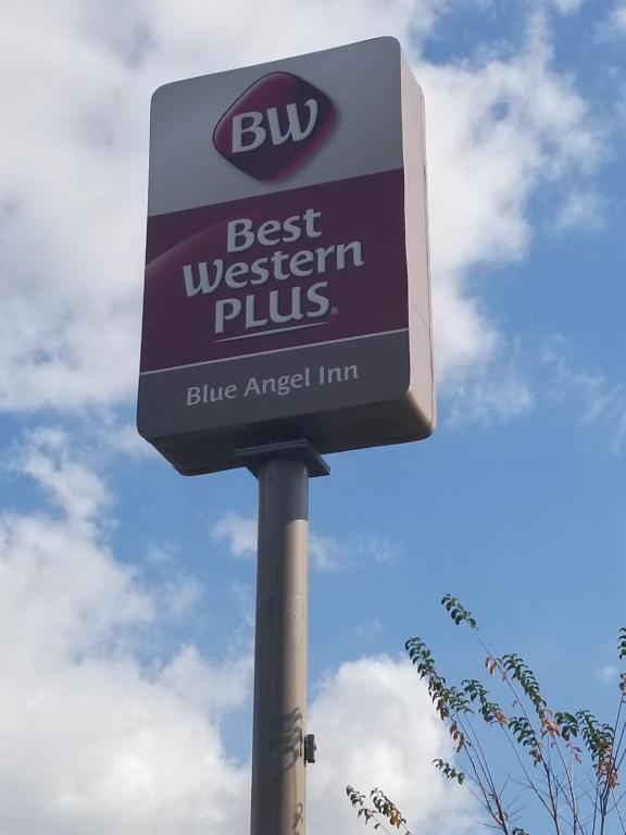Best Western Plus Blue Angel Inn - image 5