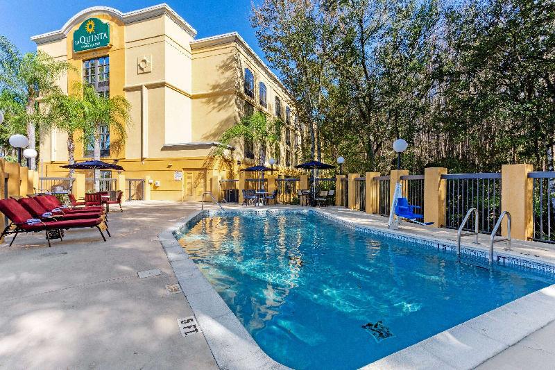 La Quinta Inn & Suites by Wyndham Tampa North - image 3