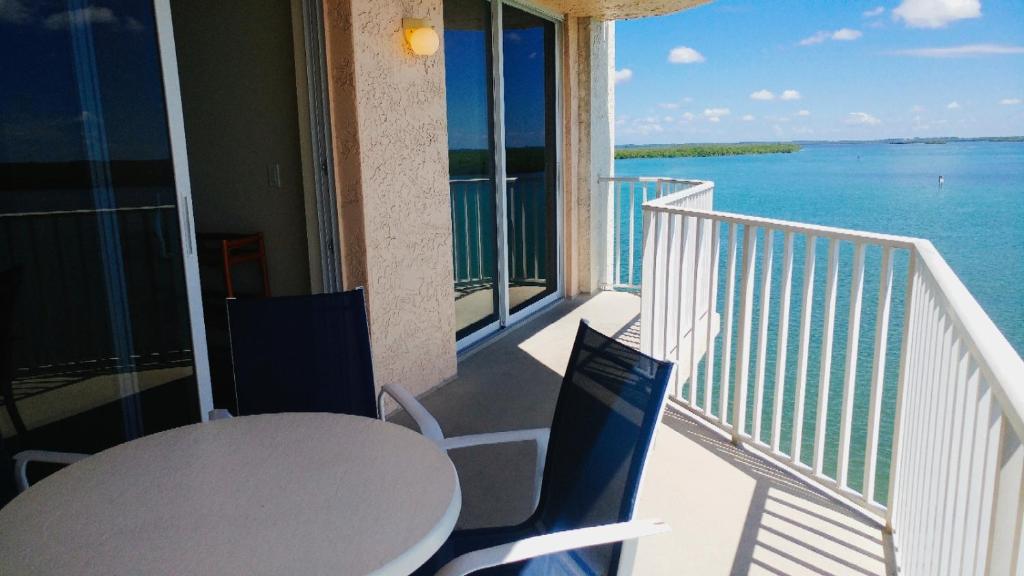 Lover's Key Resort by Check-In Vacation Rentals - main image