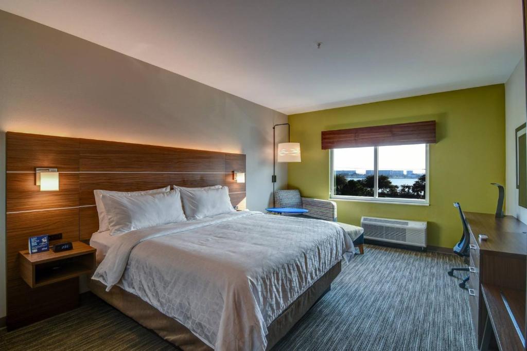 Holiday Inn Express - Fort Walton Beach Central an IHG Hotel - image 5