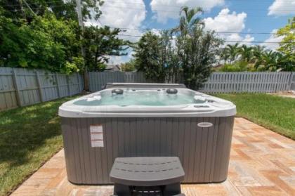 Dania Beach Beauty 3BR with Hot Tub Fort Lauderdale