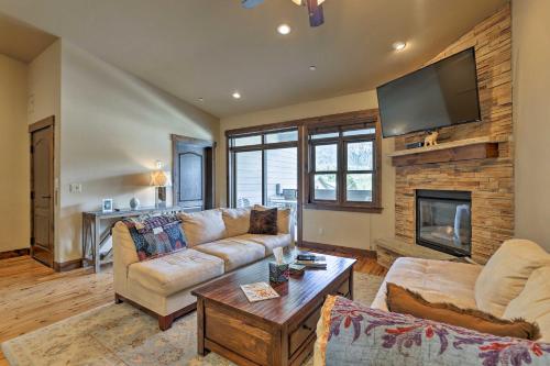 Elegant Frisco Condo with Private Hot Tub and Mtn Views - image 2