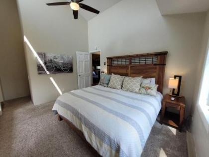 Creekside Home - Contemporary 3br/3ba Home Walking Distance to Frisco Main St and Free Shuttle Frisco