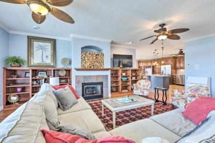 Spacious Gulf Shores Hideaway with Pool and Deck! in Gulf Shores