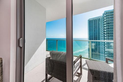 Ocean View 2 bedroom rental Hyde Beach Resort 15th floor Miami - image 2