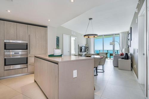 Ocean View 2 bedroom rental Hyde Beach Resort 15th floor Miami - image 3