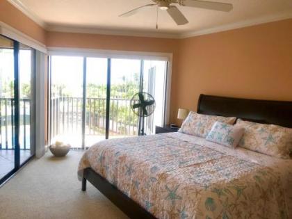 Beautiful 2 bedroom 2 bathroom Condo beach gear private laundry free WIFI Holmes Beach Florida