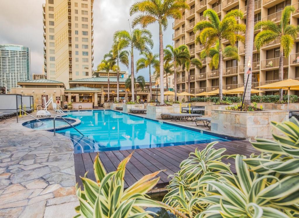 Embassy Suites by Hilton Waikiki Beach Walk - image 3