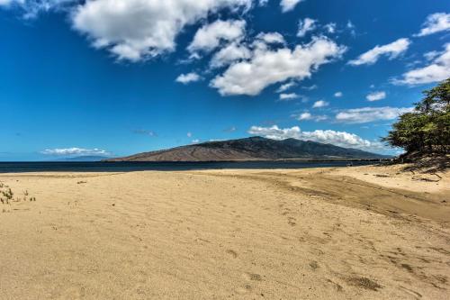 Stunning South Maui Condo w/ Lanai by Beach! - image 4