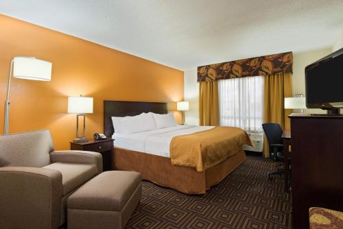 Holiday Inn Knoxville West - Cedar Bluff an IHG Hotel - image 2
