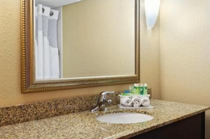 Holiday Inn Express Hotel & Suites Knoxville-North-I-75 Exit 112 an IHG Hotel - image 4