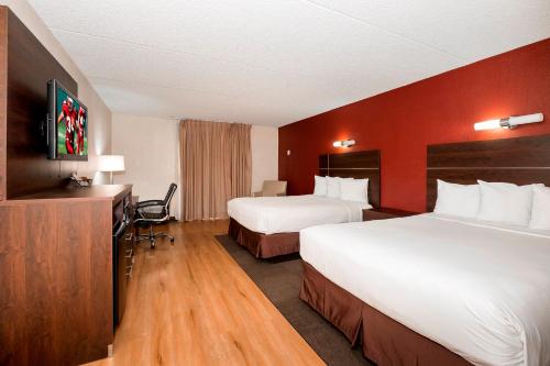 Red Roof Inn PLUS+ & Suites Knoxville West - Cedar Bluff - image 3