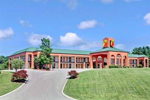 Super 8 by Wyndham Knoxville East - main image