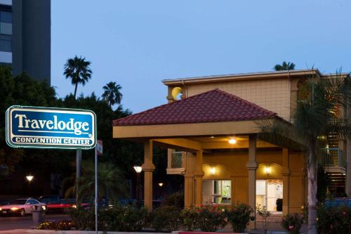 Travelodge by Wyndham Long Beach Convention Center - main image