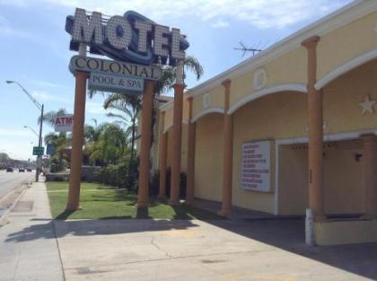 Colonial Pool & Spa Motel in Anaheim