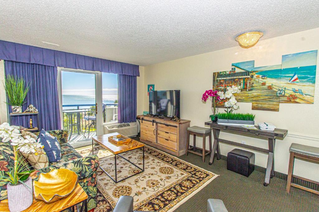 Beautifully Decorated Boardwalk Resort Unit 236 Direct Oceanfront Sleeps 8 - main image