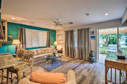 Updated Naples Cottage - Near Beaches and Golfing!
