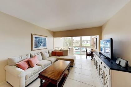 BeauMer - Upscale Marina-View Gem - Pool & Hot Tub condo in Fort Myers Beach