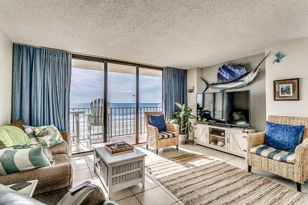Spinnaker 405 - Beautiful 4th floor condo with access to outdoor pool and hot tub - main image