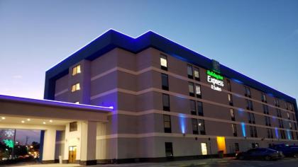Holiday Inn Express Hotel & Suites Pigeon Forge an IHG Hotel - image 3
