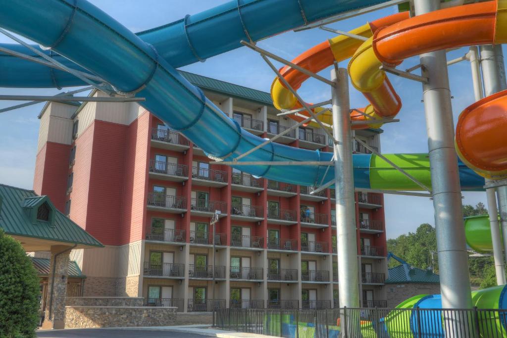 Country Cascades Waterpark Resort - image 2