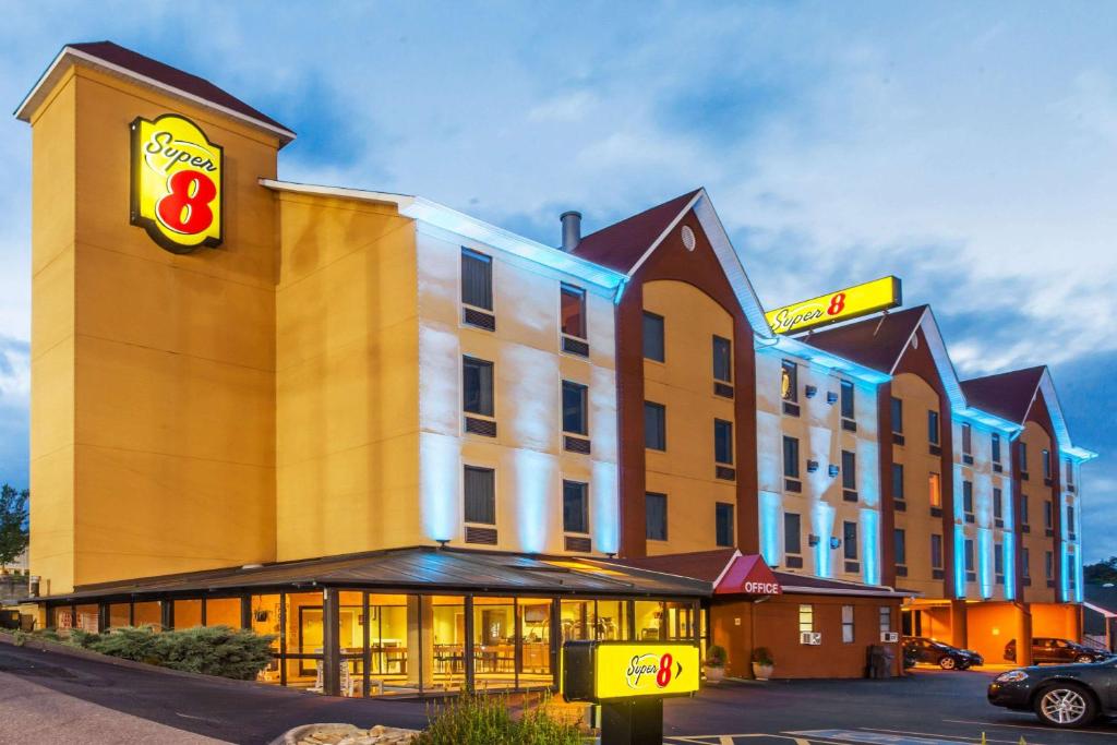 Super 8 by Wyndham Pigeon Forge near the Convention Center - main image