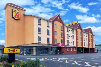 Super 8 by Wyndham Pigeon Forge near the Convention Center - image 2