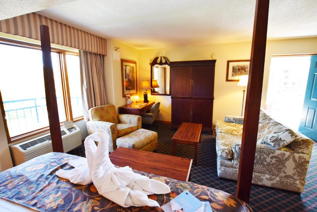 Arbors at Island Landing Hotel & Suites - image 3