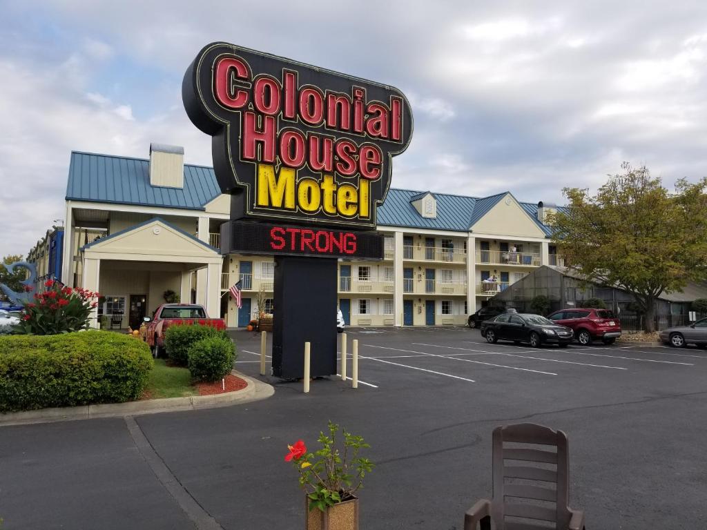 Colonial House Motel - image 2