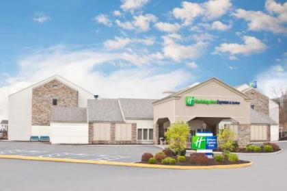 Holiday Inn Express Hotel & Suites Pittsburgh Airport an IHG Hotel