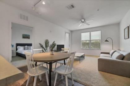Viagem Stylish 2BR with Pool and Gym Tampa