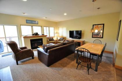 Beautiful East Vail 3 Bedroom Condo w/Hot Tub On shuttle Route. in Vail