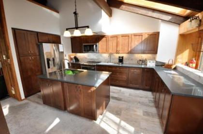 4 Bedroom Ski Home in East Vail with private hot tub in Vail