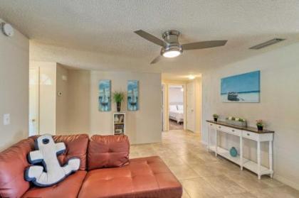 Bright Venice Home with Yard Less Than 4 Mi to Beach!